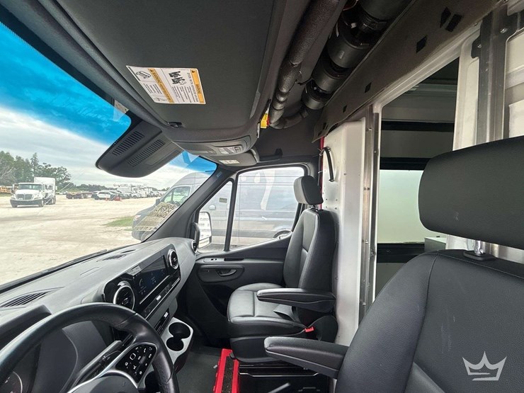 2021-mercedes-benz-sprinter-4500-image-21