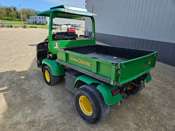 2020-john-deere-gator-image-3