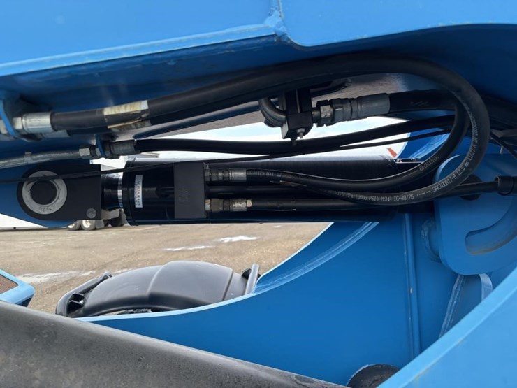 2019-genie-gth844-image-39