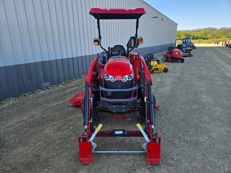 massey-ferguson-1735m-image-8