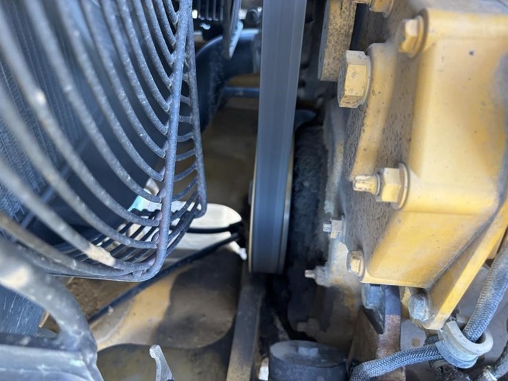 2010-deere-210lj-image-60