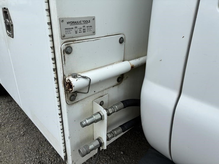 2011-ford-f550-image-10