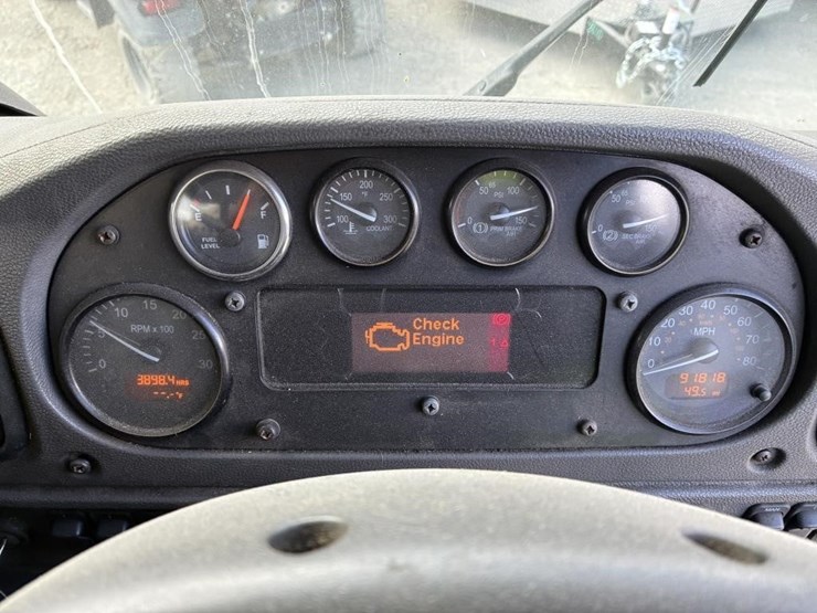 2014-peterbilt-320-image-15