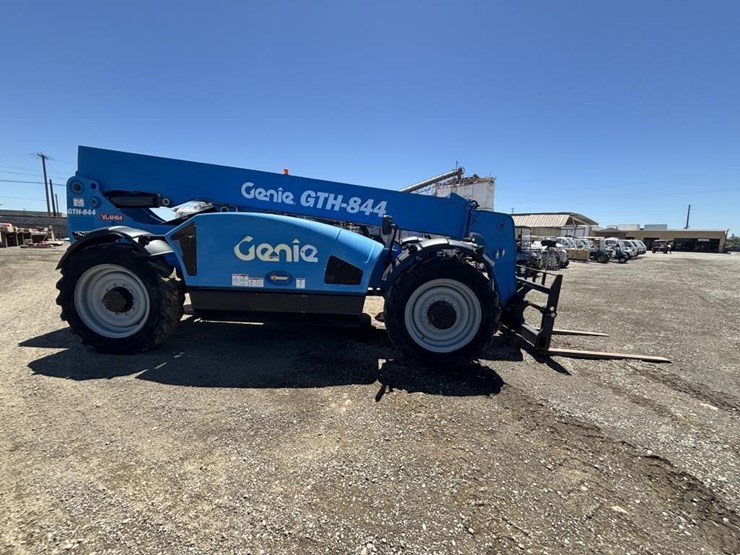 2019-genie-gth844-image-7