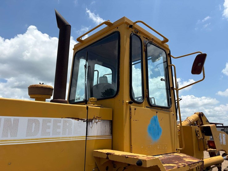 john-deere-444-image-11