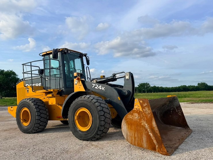 2019-deere-724k-image-5