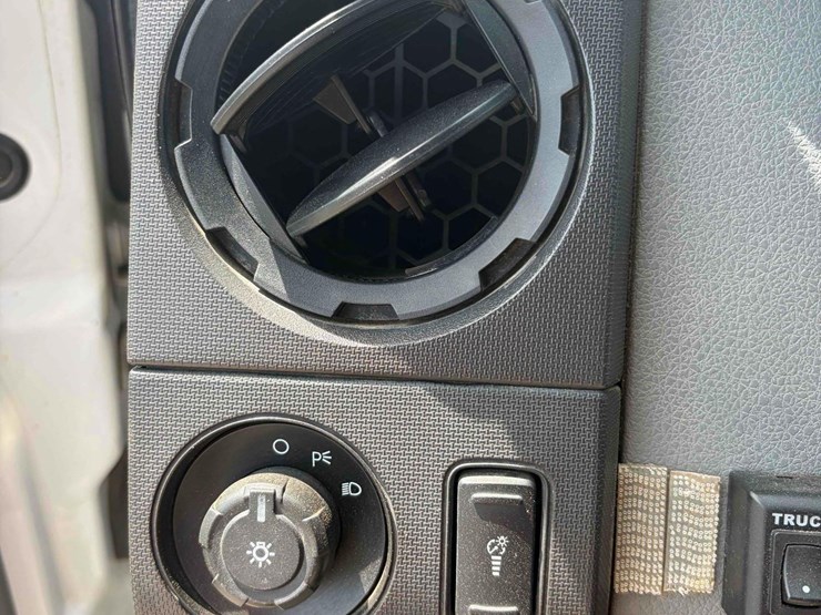 2016-ford-f550-image-22