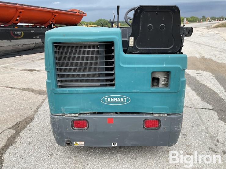 tennant-s20-dry-broom-image-18