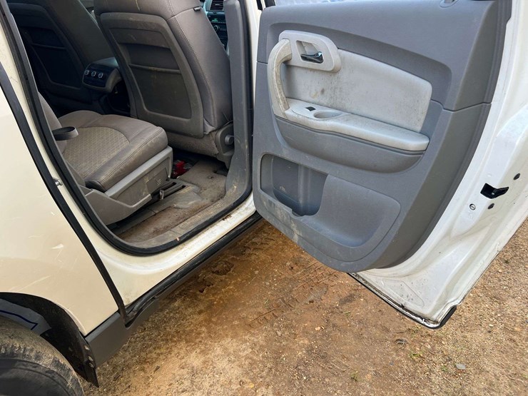 2012-chevrolet-traverse-image-27
