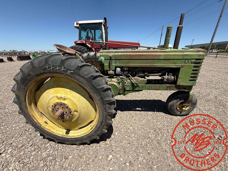 1947-john-deere-b-image-2