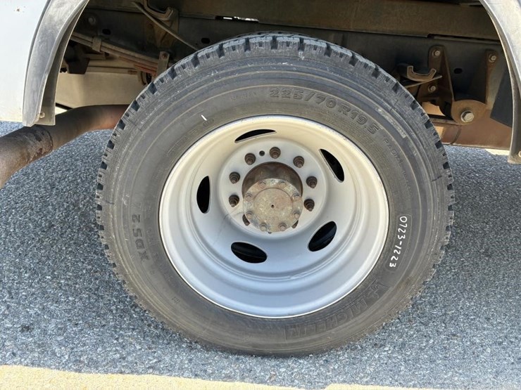 2011-ford-f550-image-6