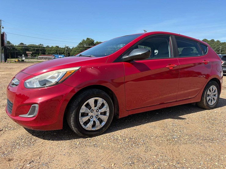 2017-hyundai-accent-4-door-hatchback-(116,839-miles)-image-1