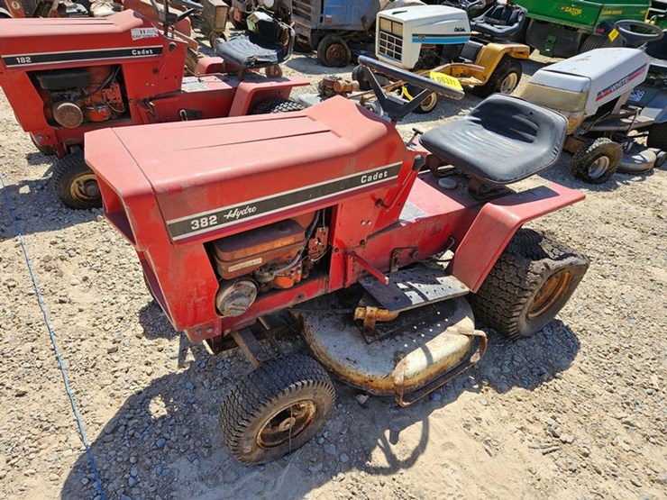 cub-cadet-382-image-1