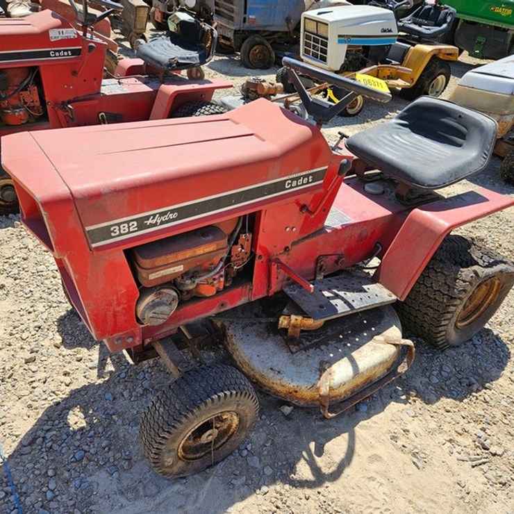 CUB CADET 382
