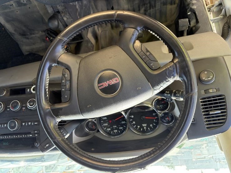 2012-gmc-2500hd-image-13