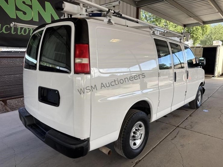 2016-chevrolet-express-2500-image-9