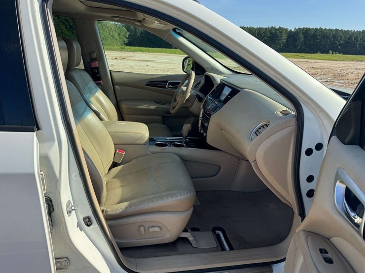 2014-nissan-pathfinder-sl-image-14