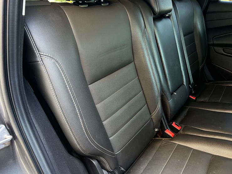 2014-ford-escape-titanium-image-39