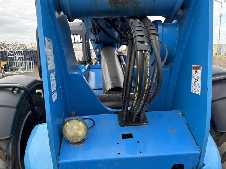 2019-genie-gth844-image-40