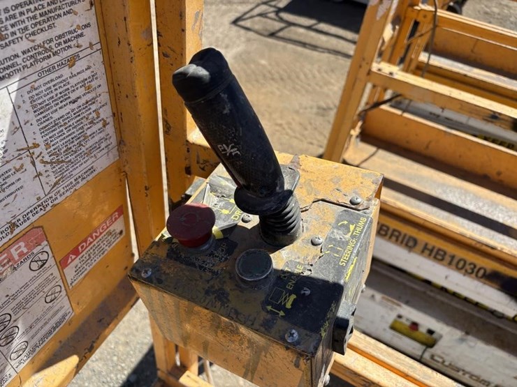 2005-custom-equipment-hb1030-image-5