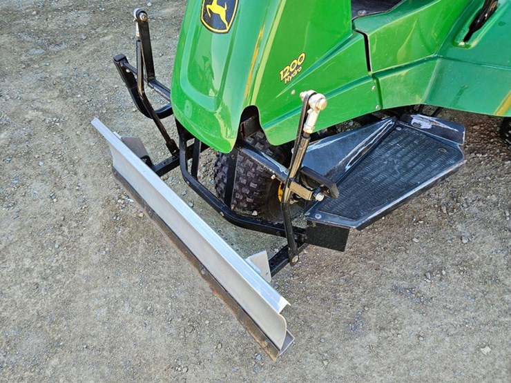 2011-john-deere-1200-image-9