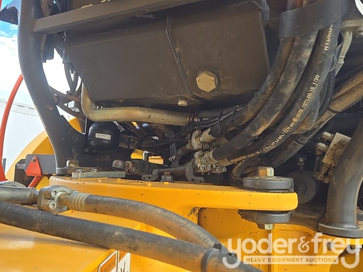 2021-volvo-a25g-image-23