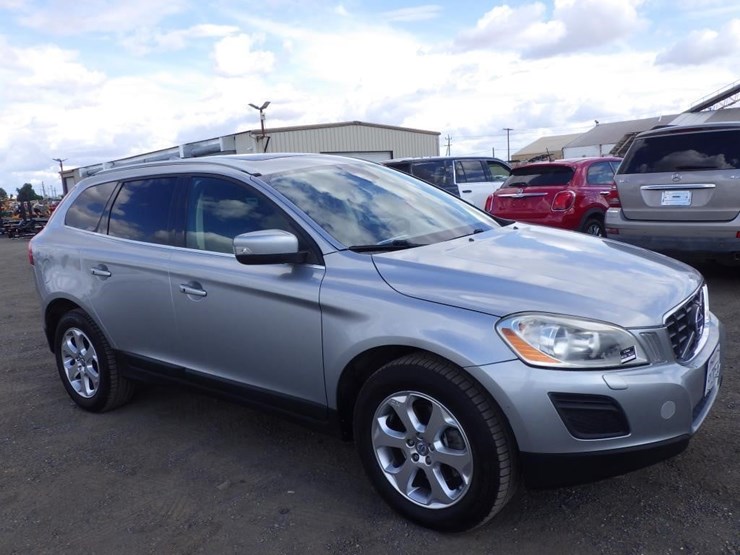 2013-volvo-xc60-image-2