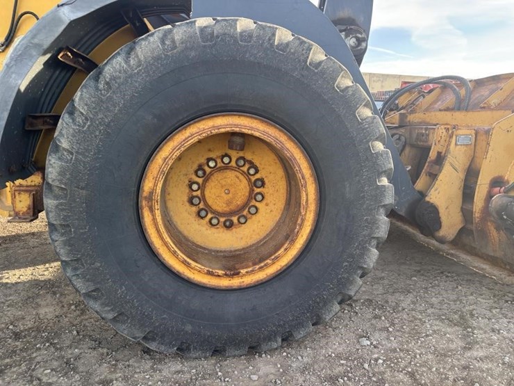 2005-deere-624j-image-18