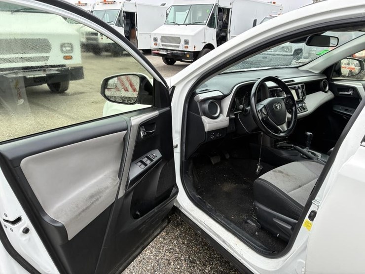 2018-toyota-rav4-image-14