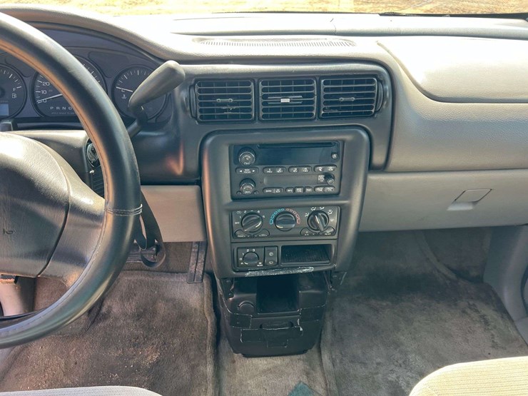 2004-chevrolet-venture-image-13