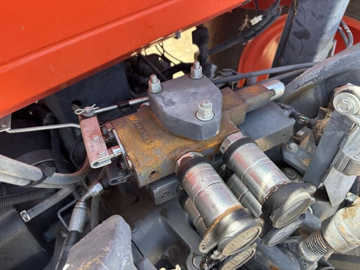 2018-kubota-m5-111d-image-13