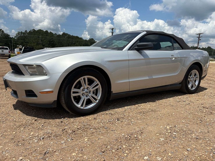 2010-ford-mustang-2-door-convertible-(117,578-miles)-image-1