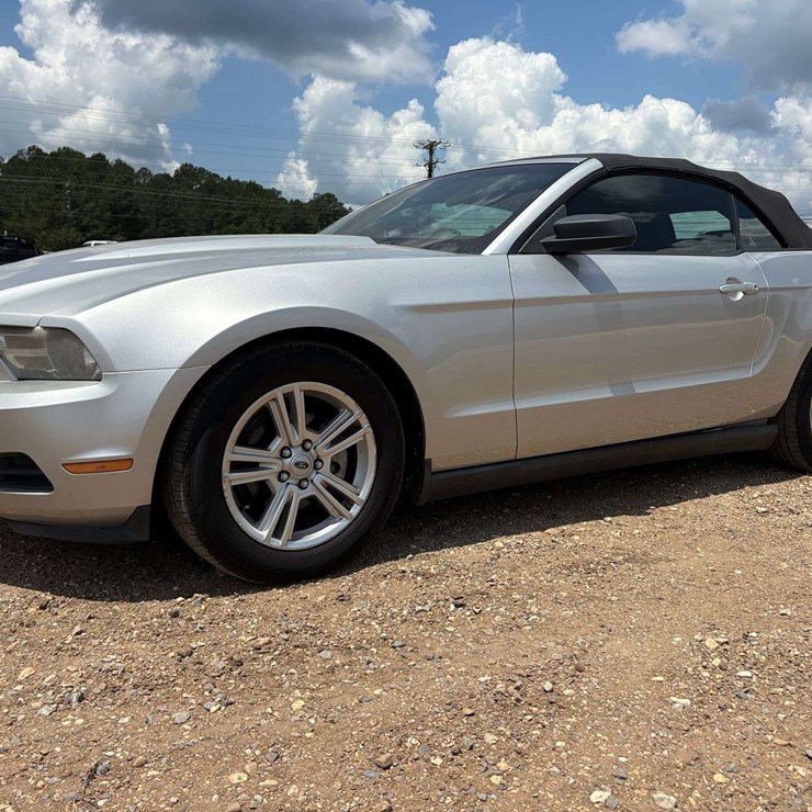 2010 Ford Mustang 2 Door Convertible (117,578 Miles)