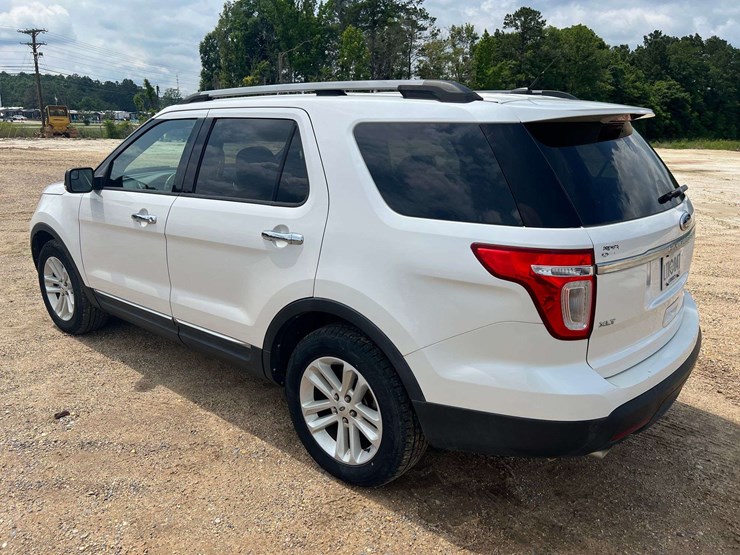 2012-ford-explorer-image-2