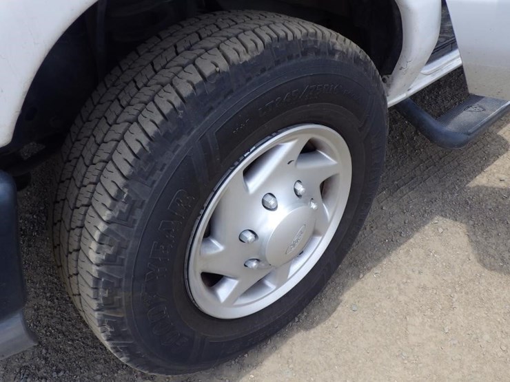 2011-ford-cargo-image-12