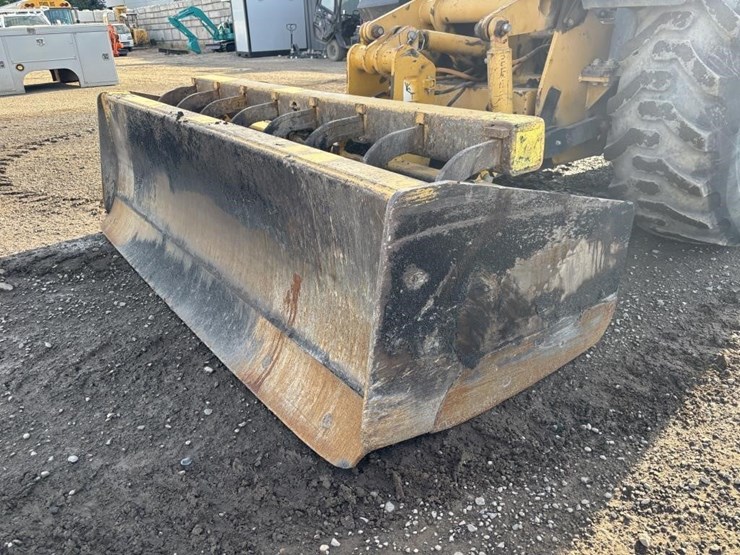 2010-deere-210lj-image-17