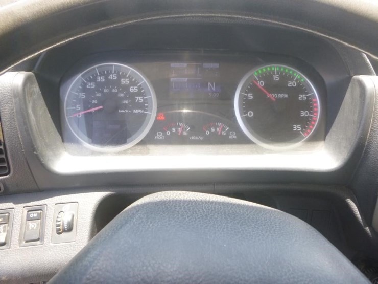 2013-hino-268-image-27