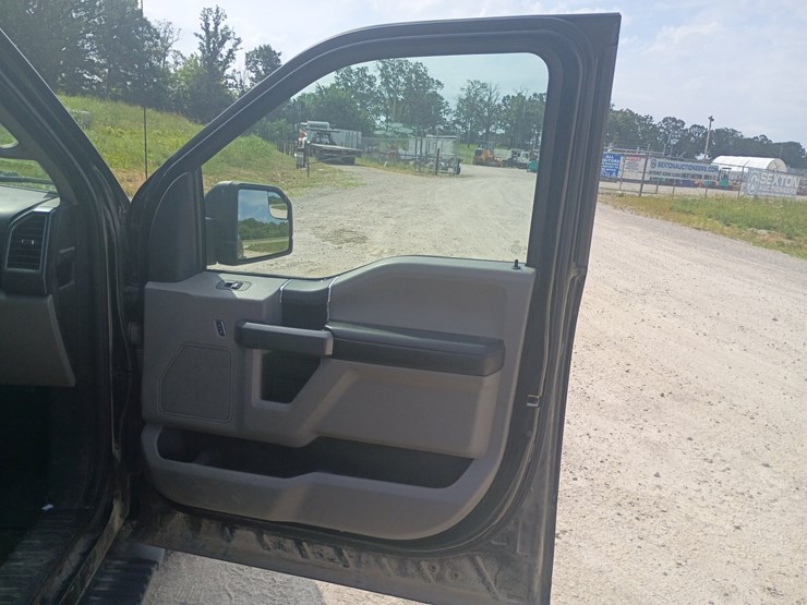 2018-ford-f150-image-36