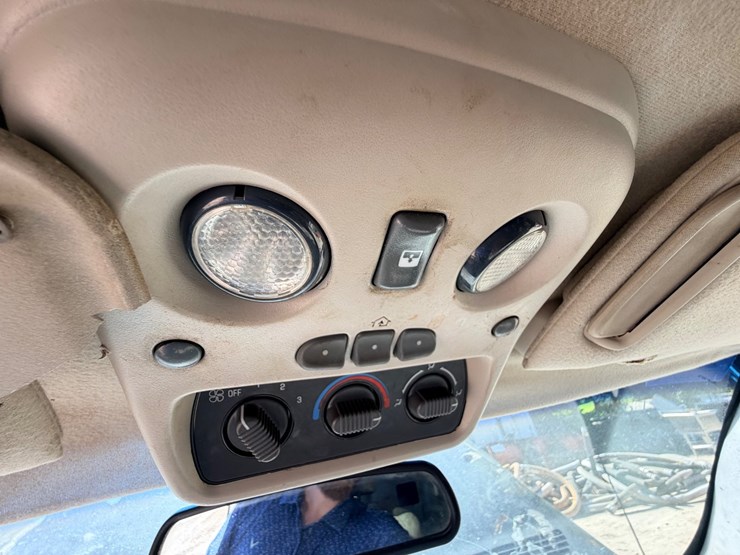 2002-chevrolet-tahoe-image-70