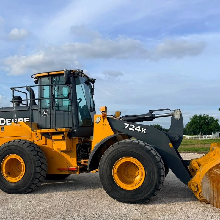 2019 DEERE 724K