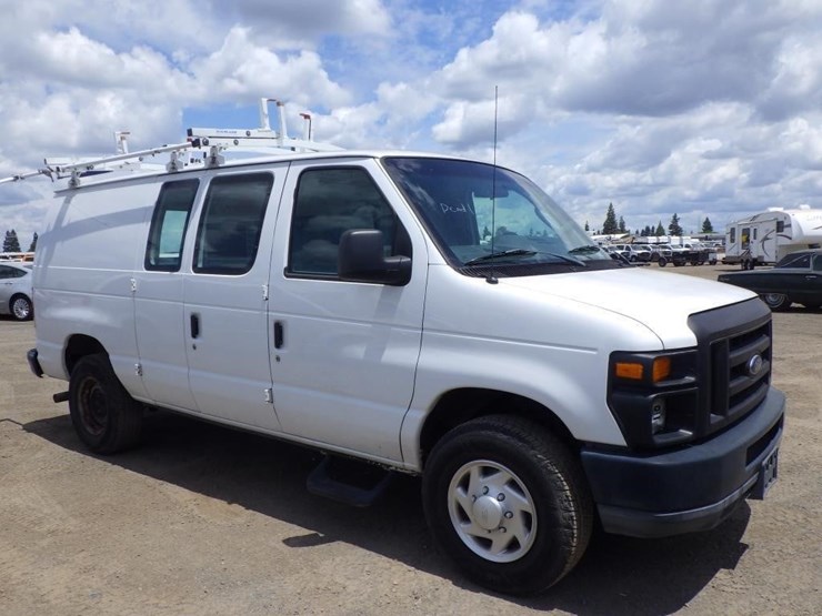 2011-ford-cargo-image-2