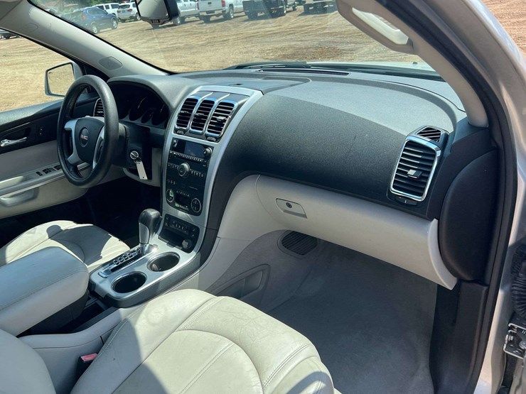 2012-gmc-acadia-image-19