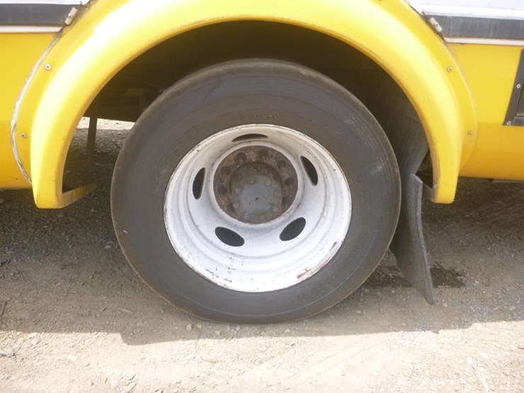 2015-ford-f550-image-15