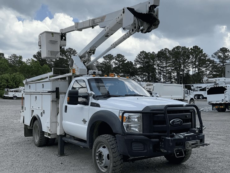 2014-ford-f550-image-1