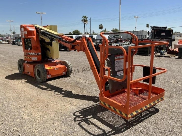 jlg-e300ajp-image-4