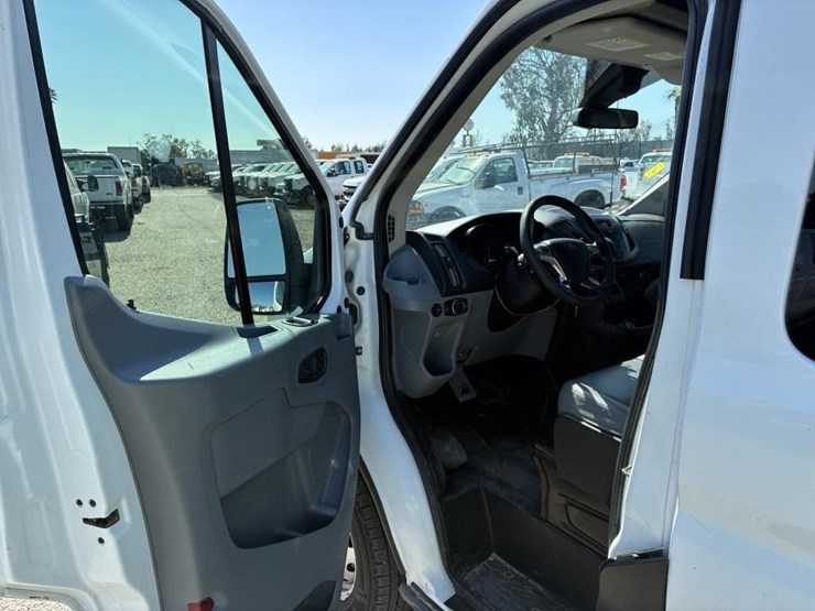 2017-ford-transit-image-13