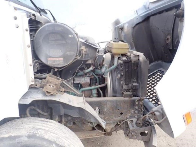 2005-volvo-vn-image-46