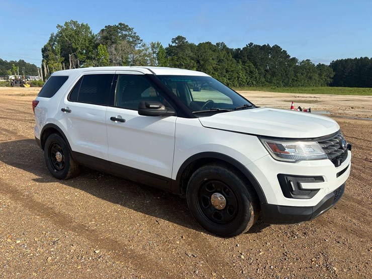 2016-ford-explorer-image-4