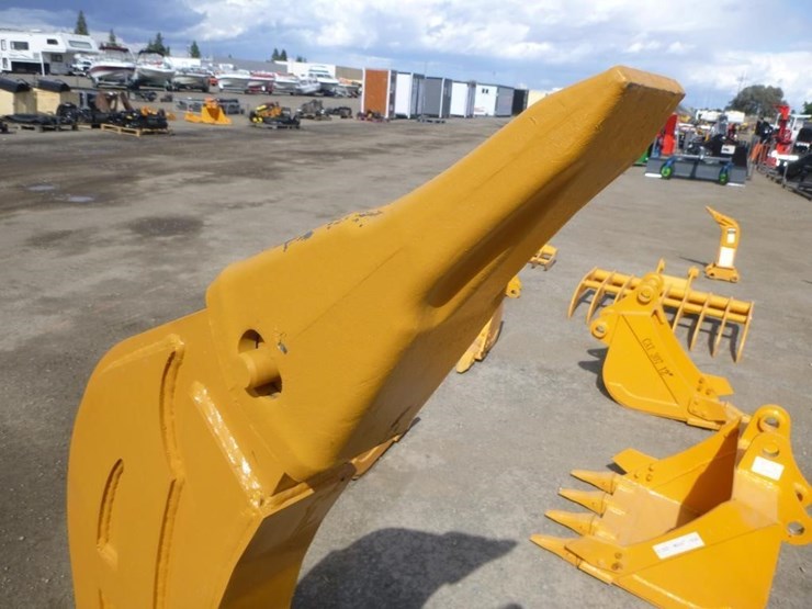 caterpillar-320-image-6