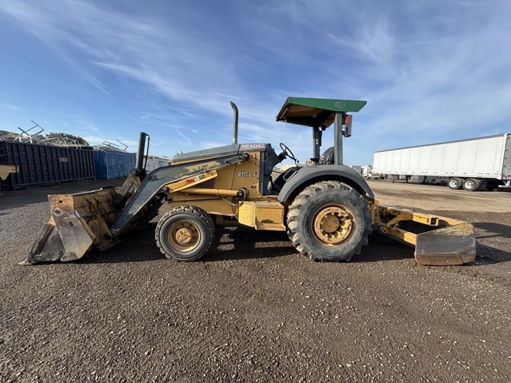 2010-deere-210lj-image-5